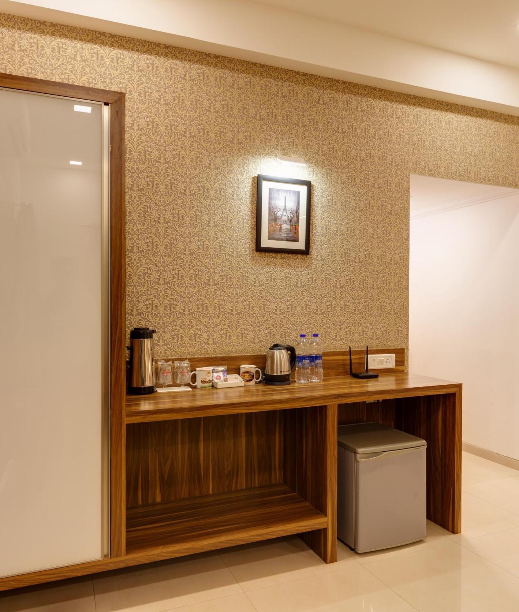 Hotel Woodland Kolhapur Exterior foto