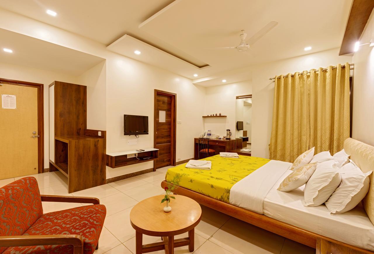 Hotel Woodland Kolhapur Exterior foto