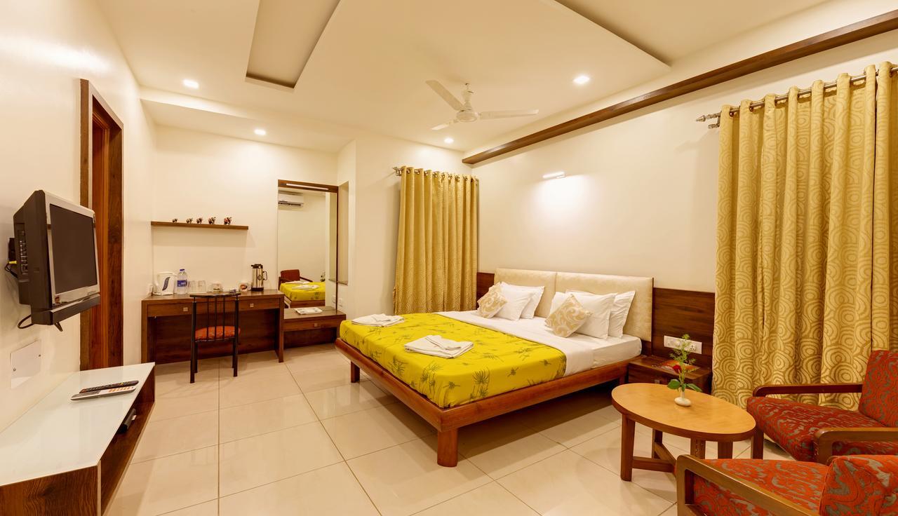 Hotel Woodland Kolhapur Exterior foto