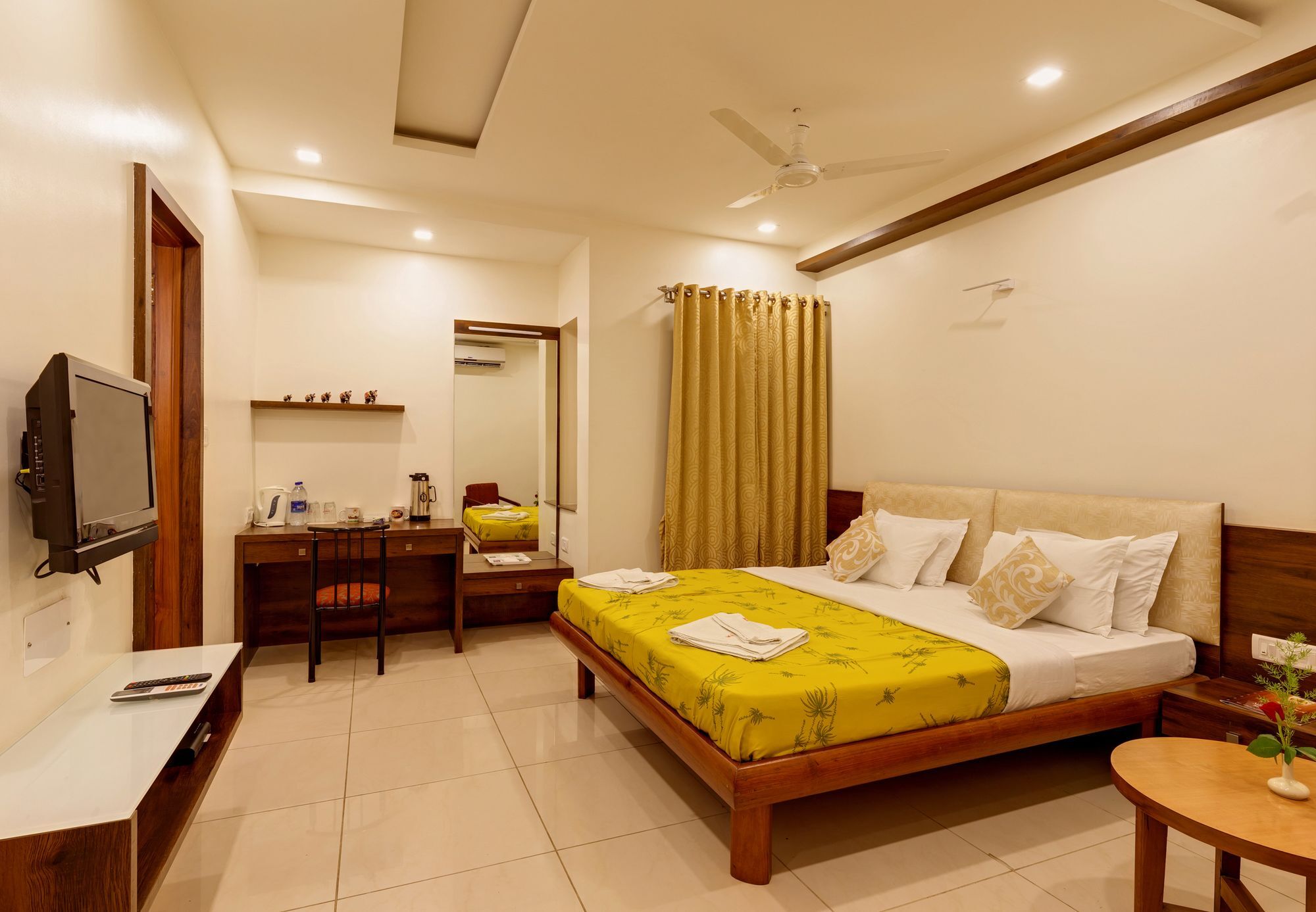 Hotel Woodland Kolhapur Exterior foto
